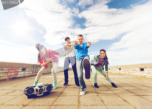 Image of group of teenagers dancing