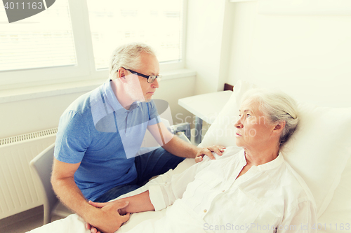 Image of senior couple meeting at hospital ward