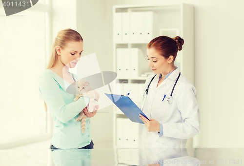 Image of woman with cat and doctor at vet clinic