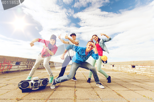 Image of group of teenagers dancing