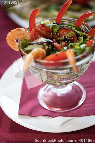 Image of salad with cooked shrimp