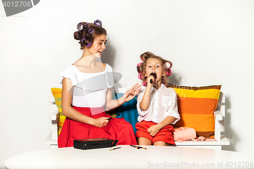Image of Little girl playing with her mom\'s makeup