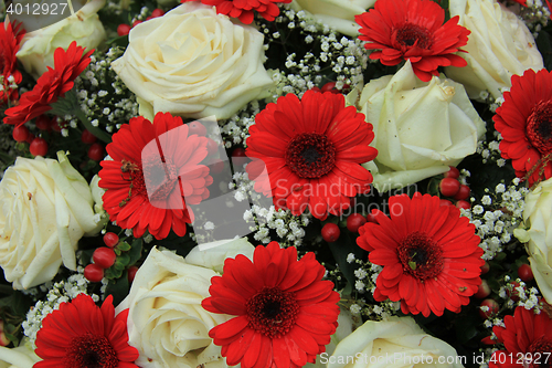 Image of Bridal bouquet in red and white