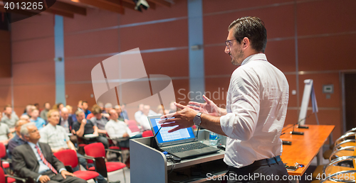 Image of Public speaker giving talk at Business Event.
