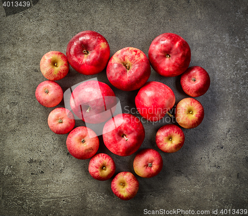 Image of heart of red apples