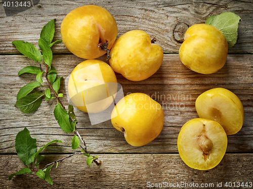 Image of fresh yellow plums
