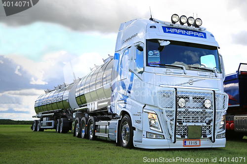 Image of White Volvo FH for Bulk Transport on Power Truck Show