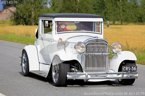 Image of White Essex Super Six 1929 Classic Car on the Road