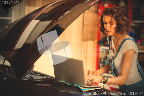 Image of mechanic diagnoses the car engine works