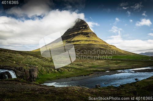 Image of kirkjufellsfoss volcano