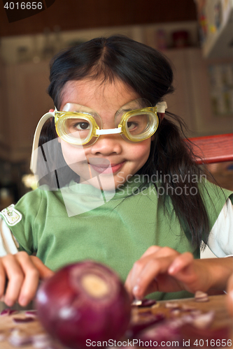 Image of Onion peeling technique