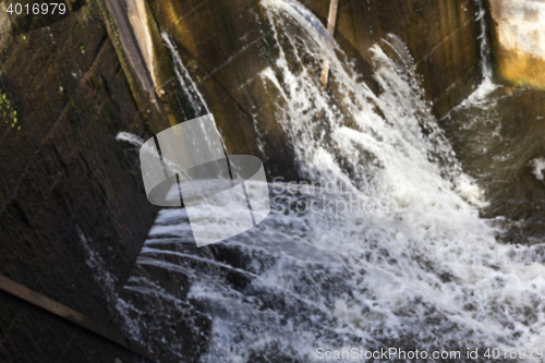 Image of old leaking dam