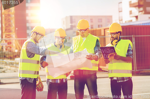 Image of group of builders with blueprint and clipboard