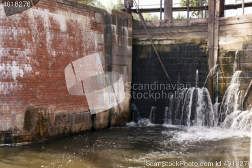 Image of old leaking dam