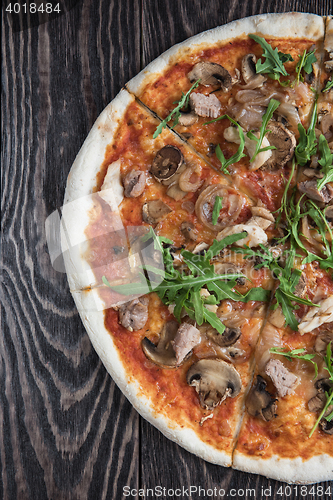 Image of Pizza with chicken and mushrooms