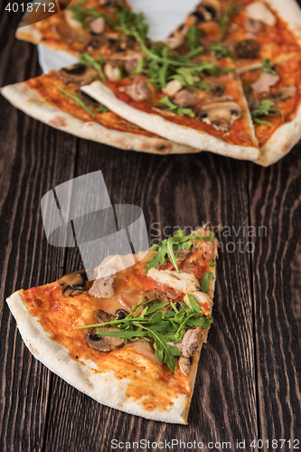 Image of Pizza with chicken and mushrooms