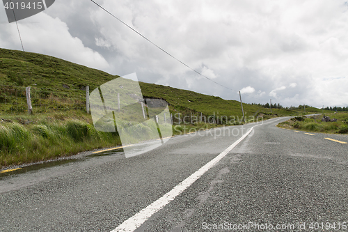 Image of asphalt road at connemara in ireland