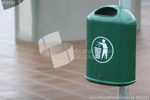 Image of Trash bin