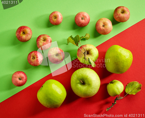 Image of green and red apples on colorful background