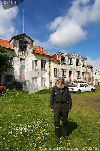 Image of old farmer