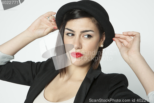 Image of natural brunete young woman posing in clear background