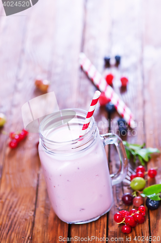 Image of yogurt with berries