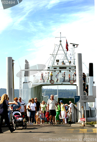 Image of Ferry arrives Langøya