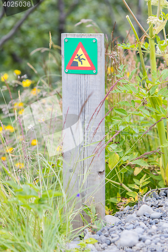 Image of Green square sign - Warning for risk of falling