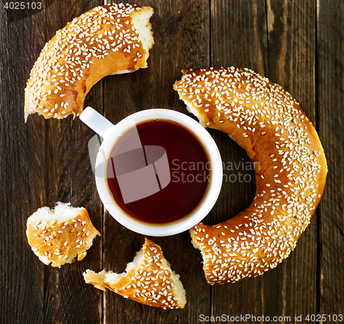 Image of tea and bagel