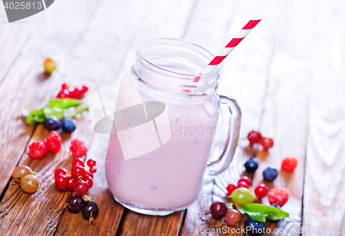 Image of yogurt with berries