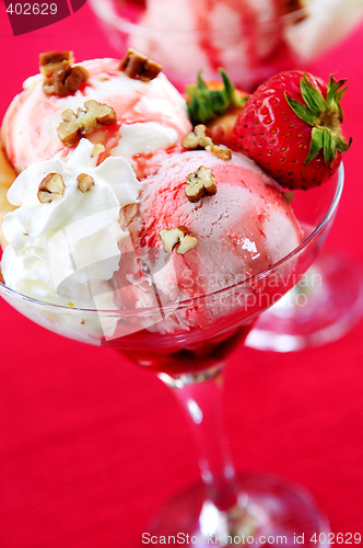 Image of Strawberry ice cream sundae