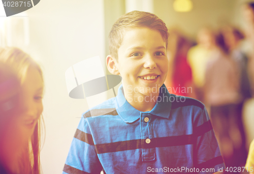 Image of group of smiling school kids in corridor