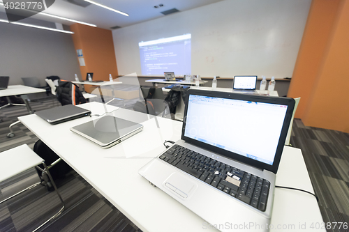 Image of empty it classroom