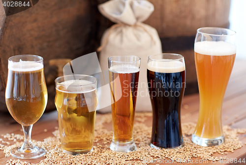 Image of close up of beer barrel, glasses and bag with malt