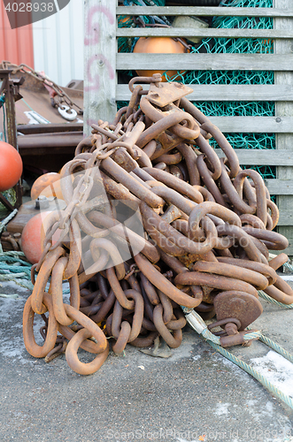 Image of one rusty big chain for a big boat