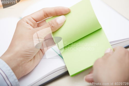 Image of Blank green adhesive note