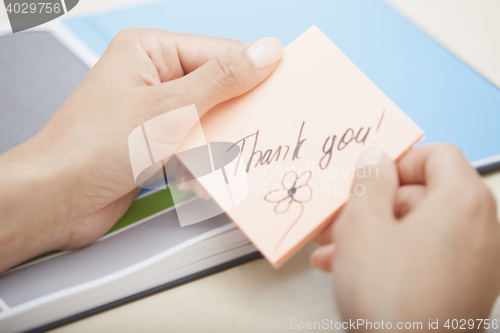 Image of Thank you text on adhesive note