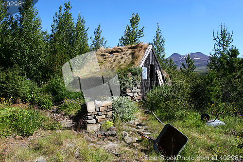 Image of abandoned cabin