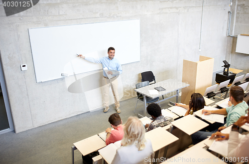 Image of group of students and teacher at lecture