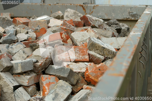 Image of Container mit Bauschutt