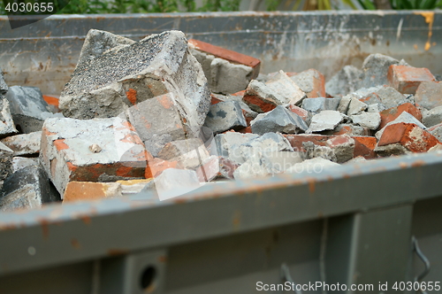 Image of Container mit Bauschutt