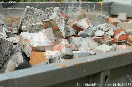 Image of Container mit Bauschutt