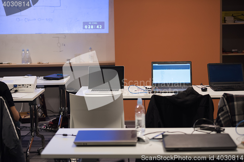 Image of empty it classroom