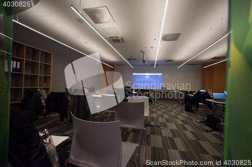 Image of empty it classroom