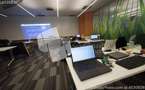 Image of empty it classroom