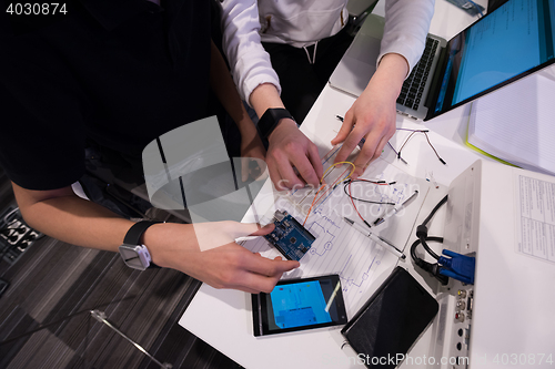 Image of it students in computer science classroom