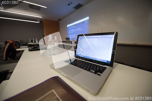 Image of empty it classroom