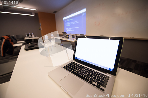 Image of empty it classroom