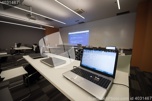 Image of empty it classroom