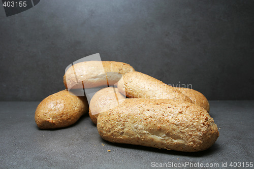 Image of bread and crumbs